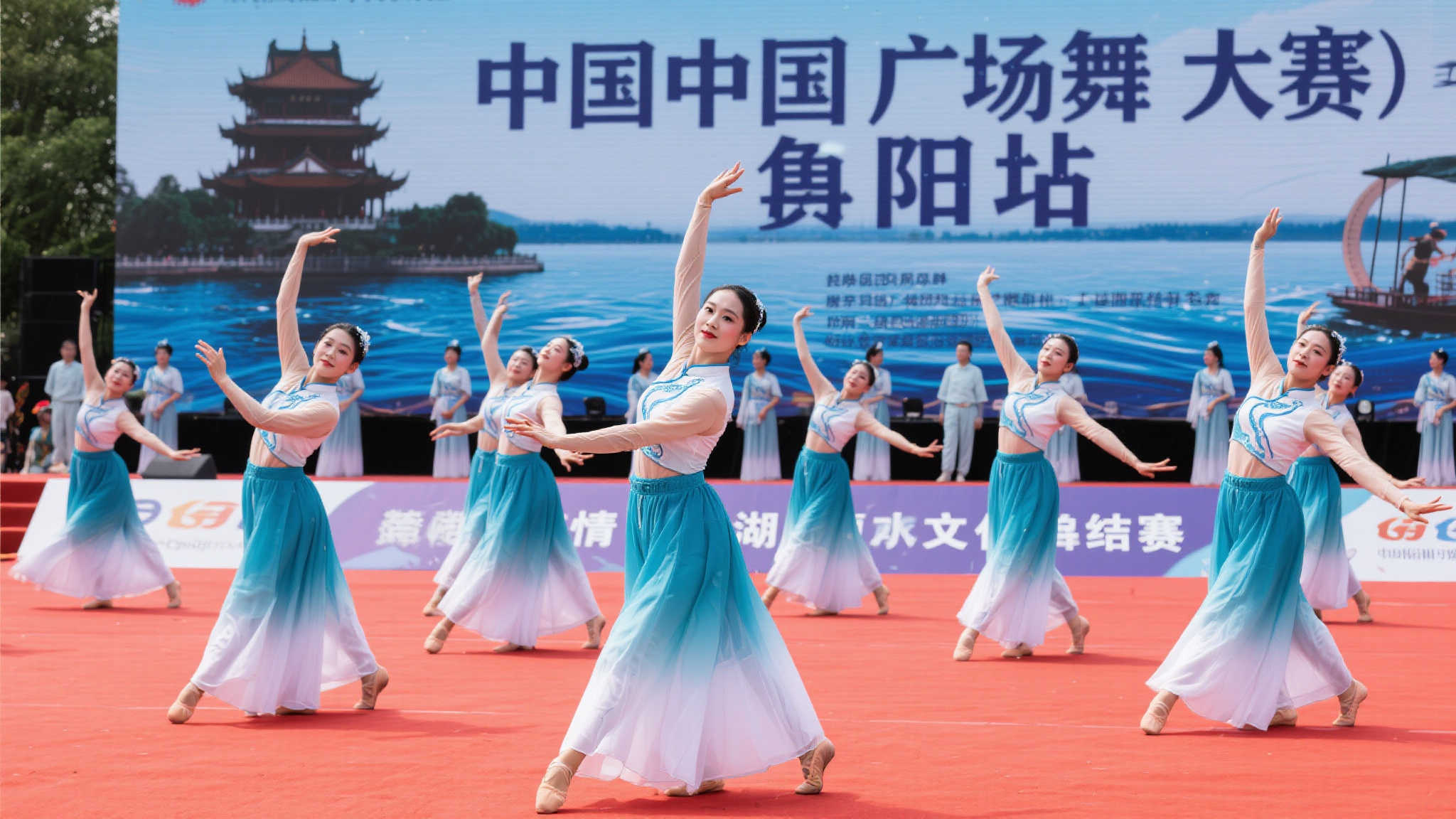 并通过夸张